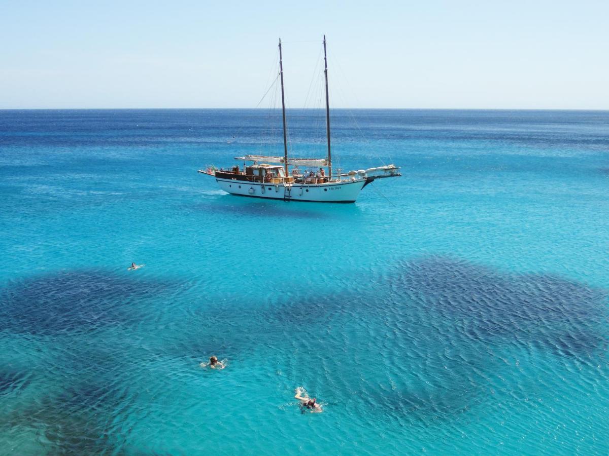 B&B Giallo Limone Teulada Εξωτερικό φωτογραφία